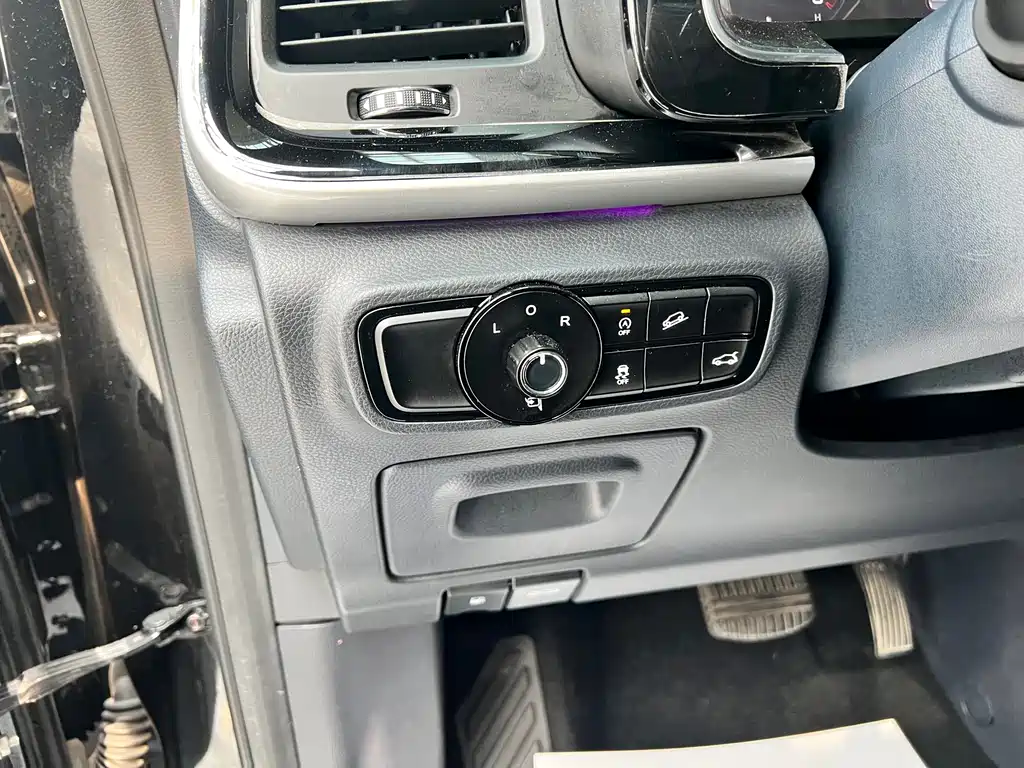 GAC Motor Trumpchi M8 2021 — фото 23