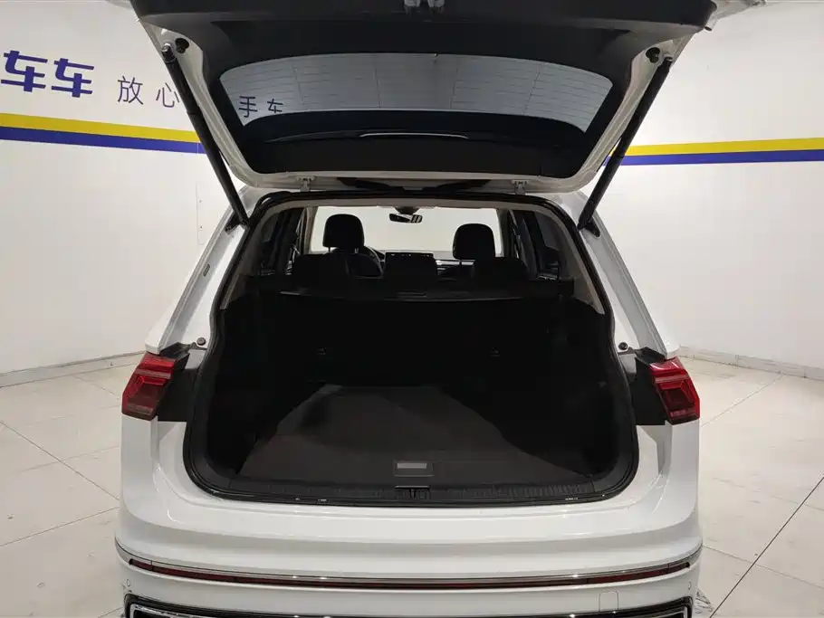Volkswagen Tiguan L 2023 — фото 4