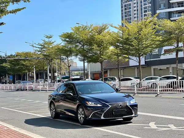 Lexus ES 2021
