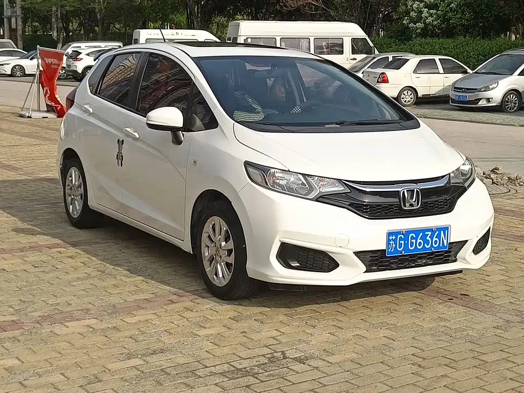 Honda Fit 2018 — фото 2