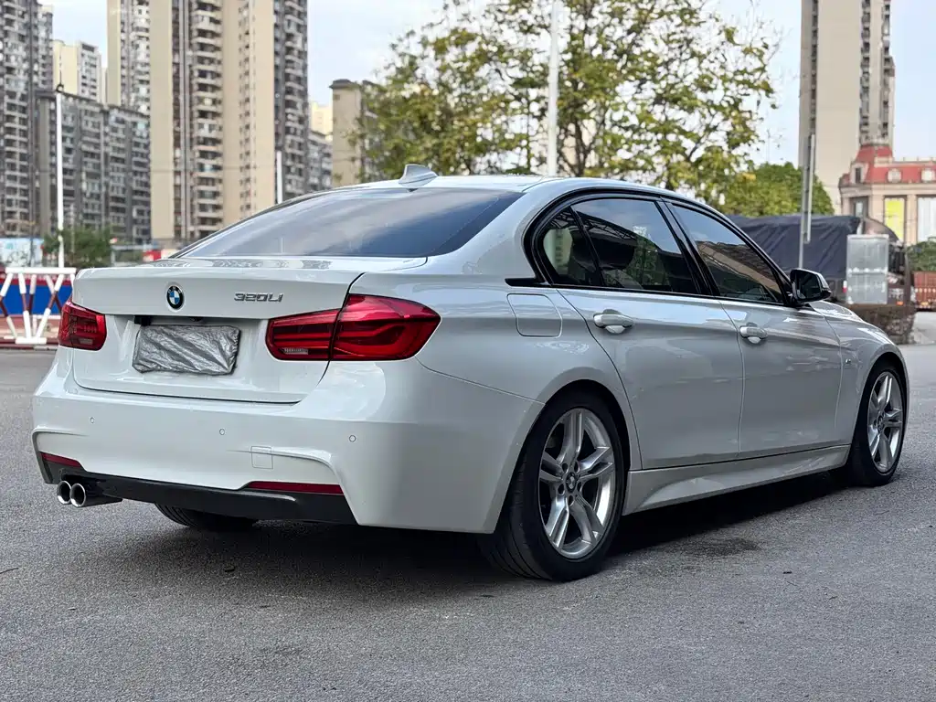 BMW 3 Series 2018 — фото 6