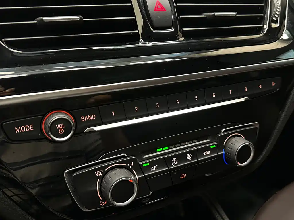 BMW 1 Series 2022 — фото 12