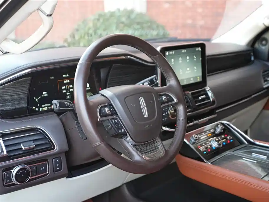 Lincoln Navigator 2018 — фото 10