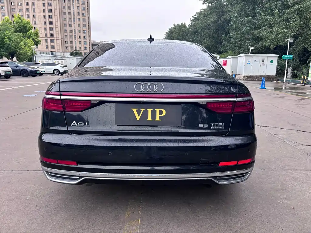 Audi A8 2018 — фото 11