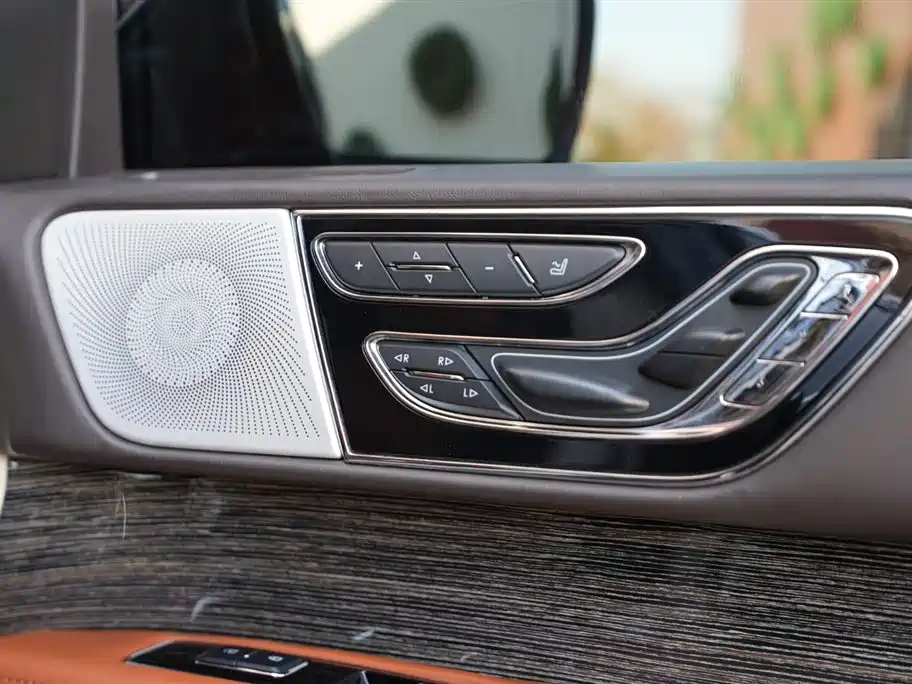 Lincoln Navigator 2018 — фото 15