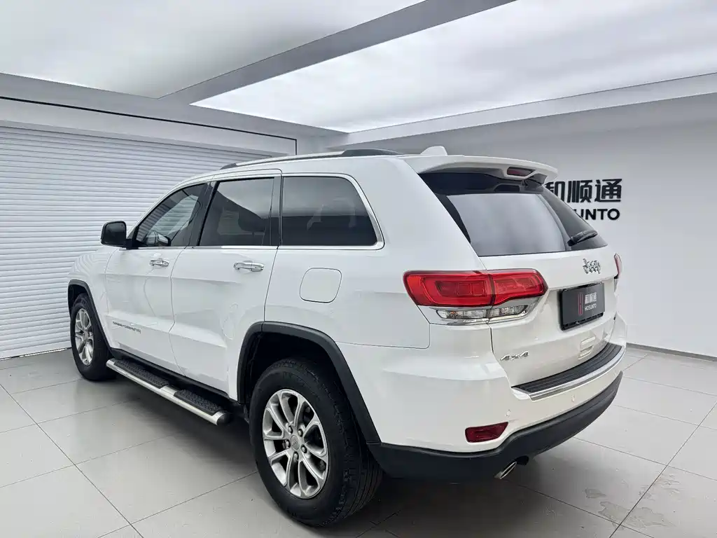 Jeep Grand Cherokee 2015 — фото 7