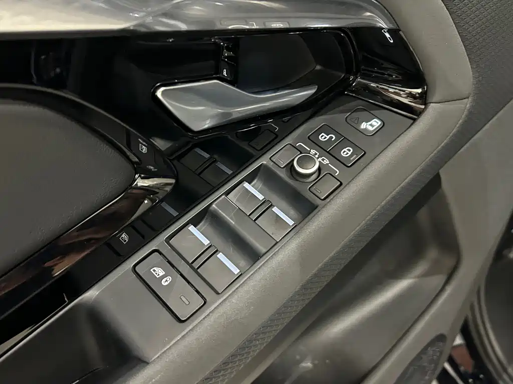 Land Rover Evoque 2021 — фото 6
