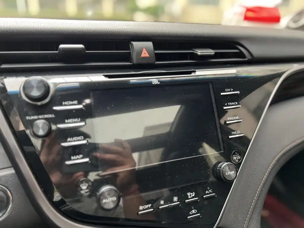 Toyota Camry 2018 — фото 14