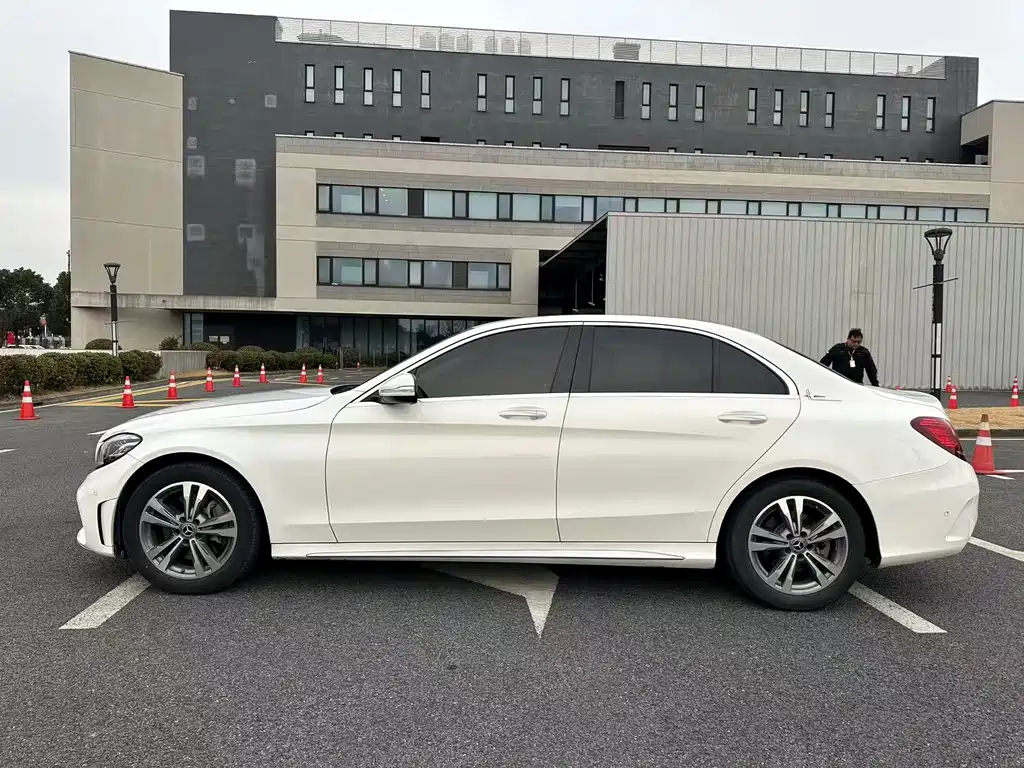 Mercedes-Benz C-Class 2020 — фото 4
