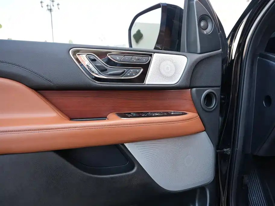 Lincoln Navigator 2020 — фото 16