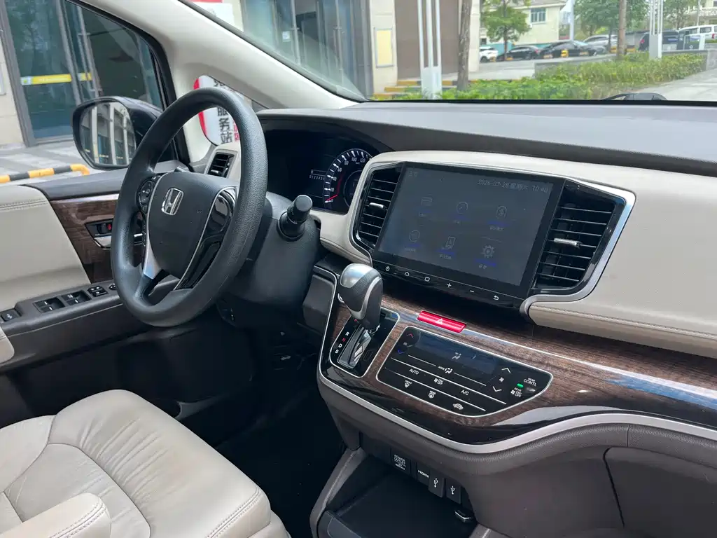 Honda Odyssey 2018 — фото 15