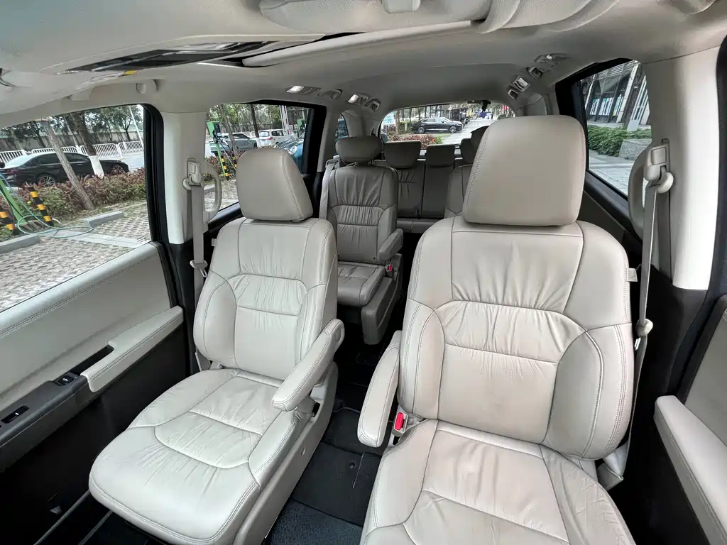 Honda Odyssey 2018 — фото 18