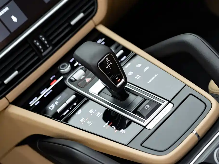 Porsche Cayenne 2021 — фото 17