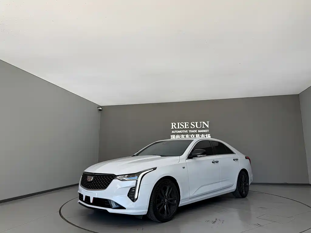 Cadillac CT4 2023 — фото 1