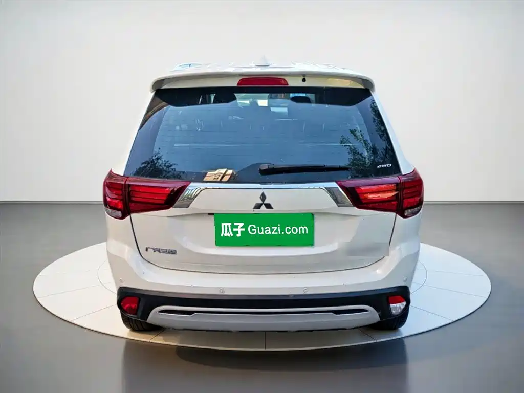 Mitsubishi Outlander 2019 — фото 3