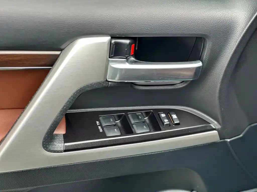 Toyota Land Cruiser 2020 — фото 18