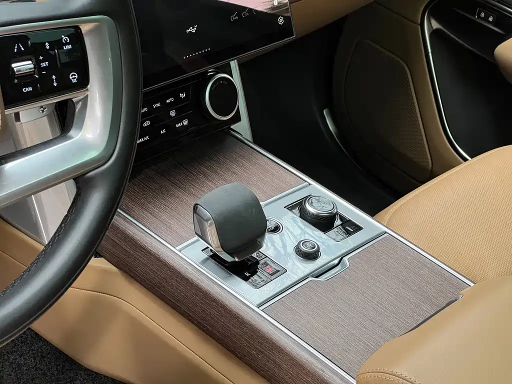 Land Rover Range Rover 2024 — фото 17