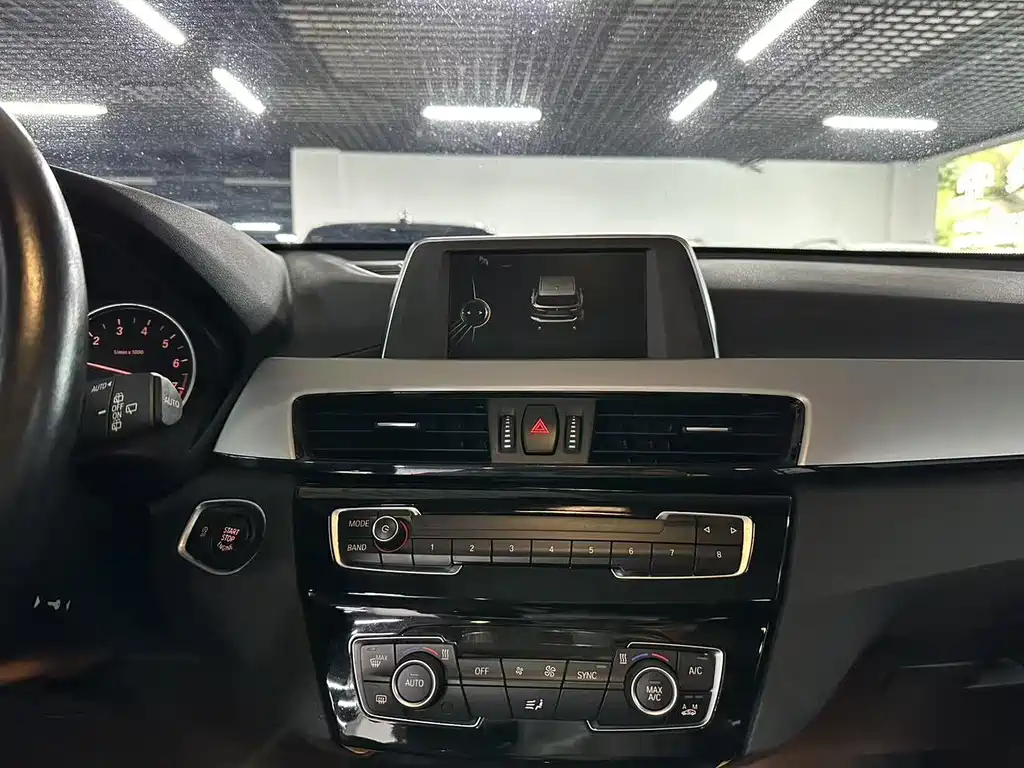 BMW X1 2016 — фото 11