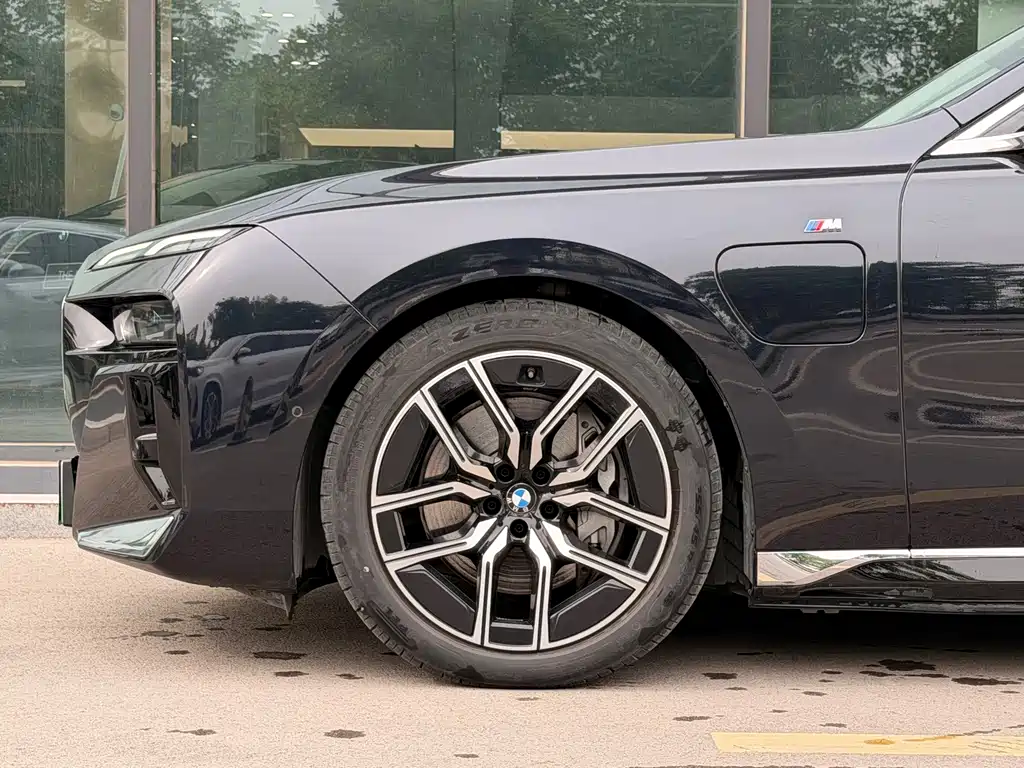 BMW i7 2024 — фото 4