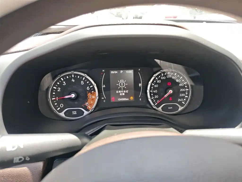Jeep Renegade 2017 — фото 12