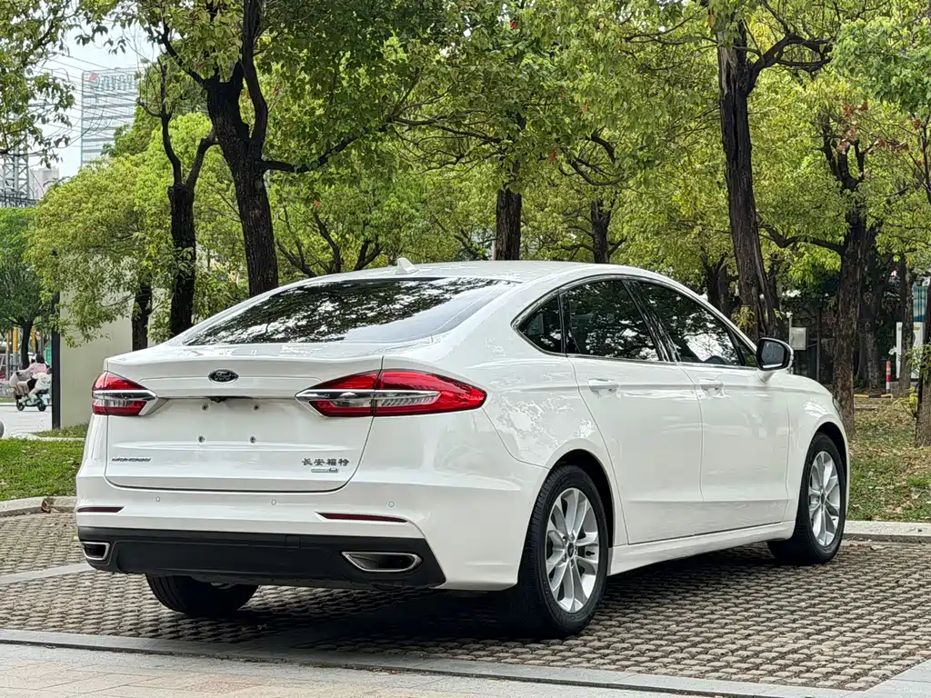 Ford Mondeo 2021 — фото 19