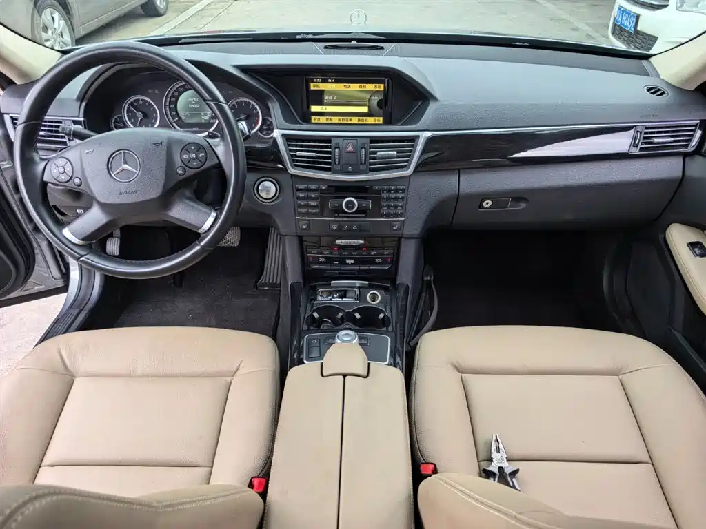 Mercedes-Benz E-Class 2010 — фото 13