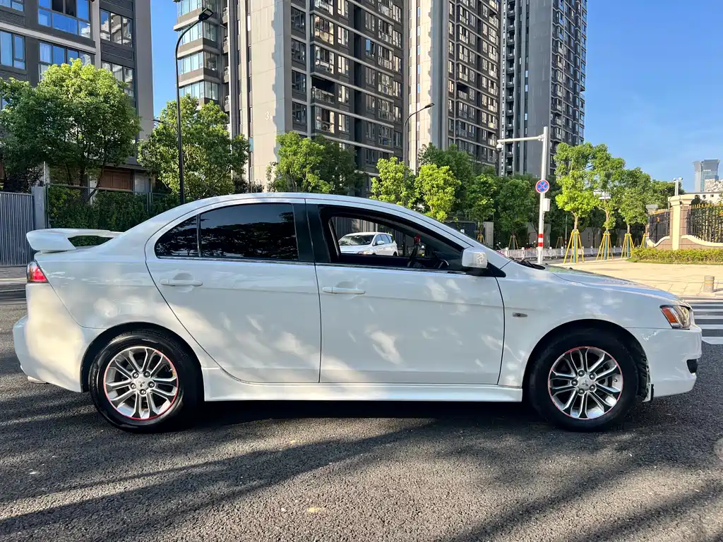 Mitsubishi Lancer EX 2012 — фото 4