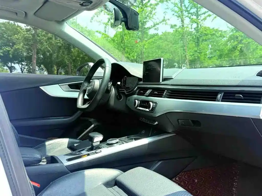 Audi A4L 2018