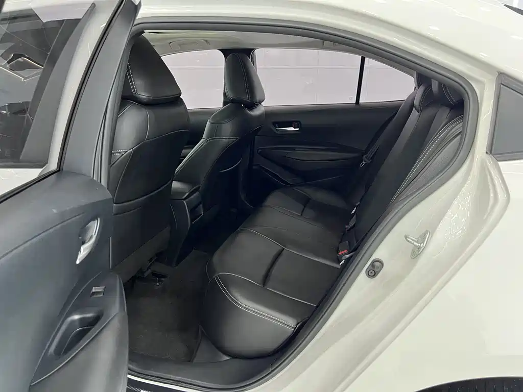 Toyota Corolla 2023 — фото 13