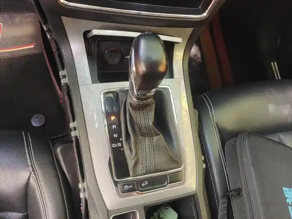 Roewe RX5 2016