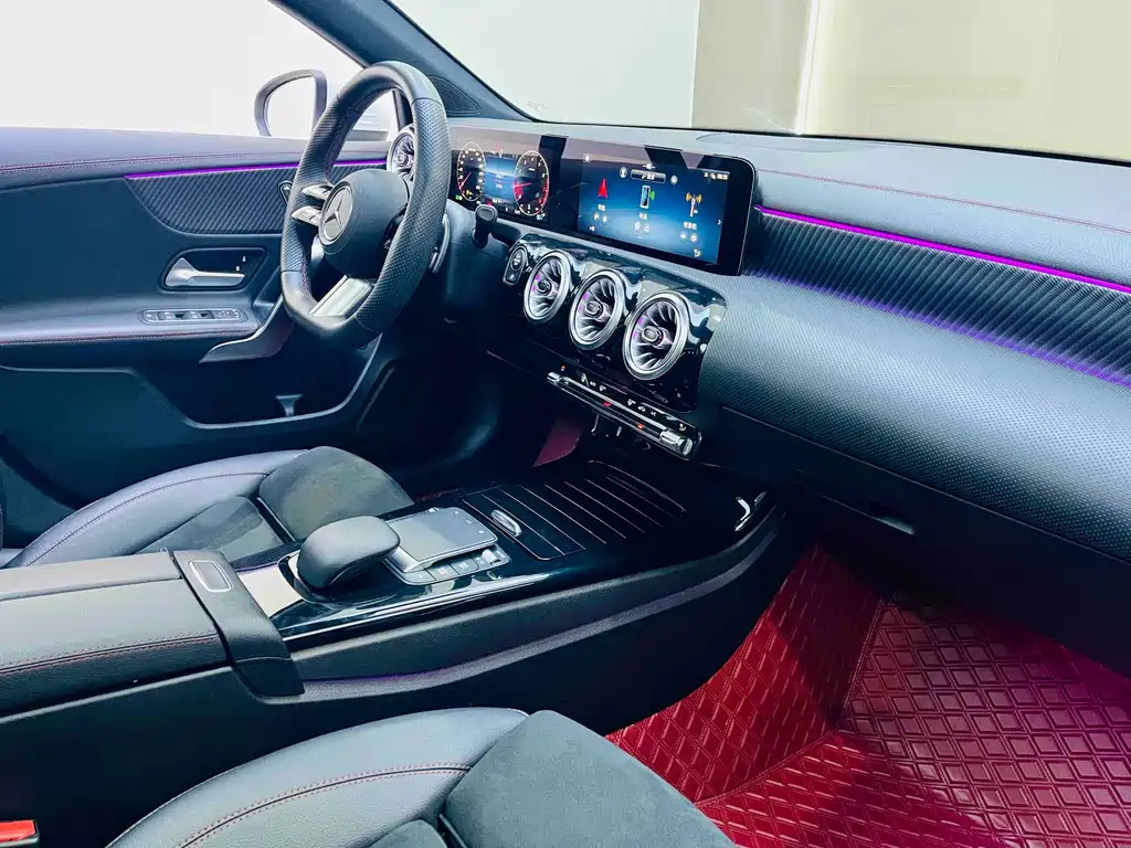 Mercedes-Benz A-Class 2024 — фото 12