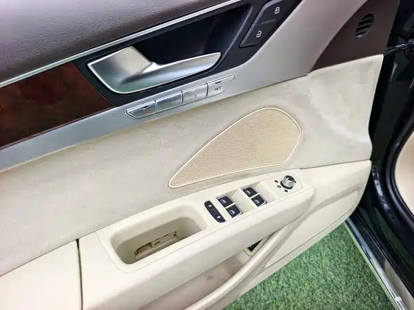 Audi A8 2012