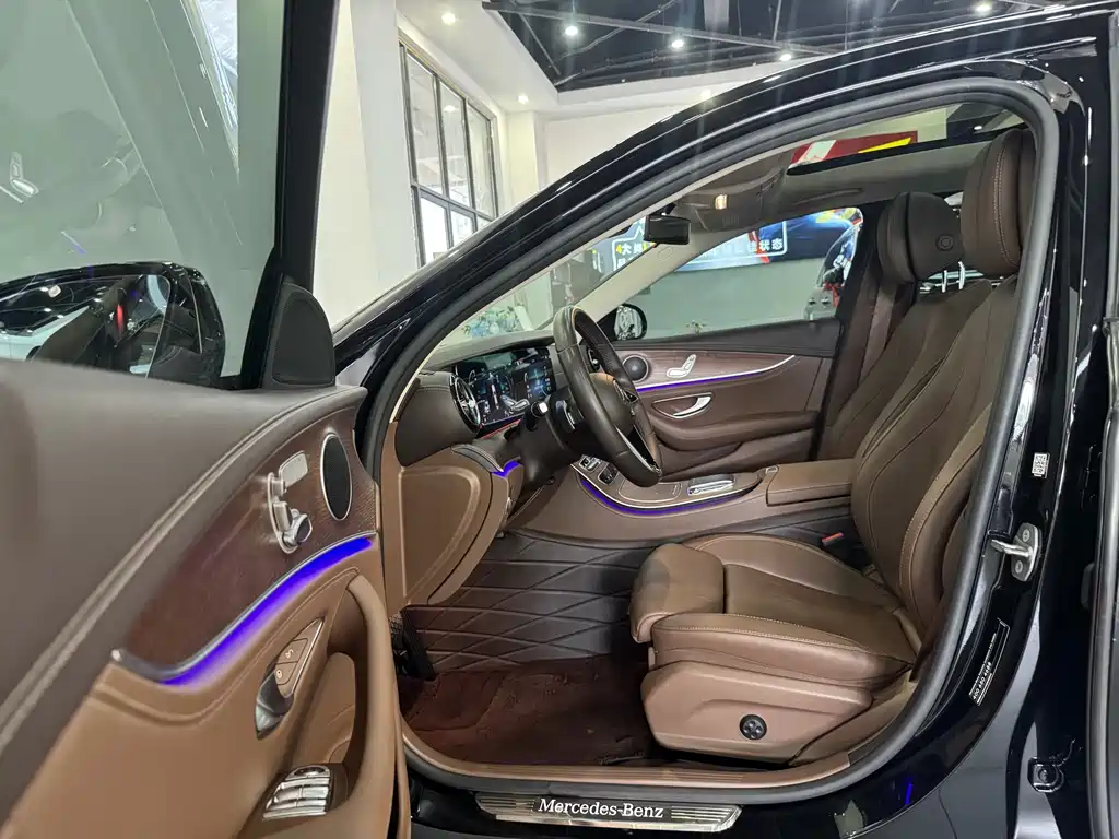 Mercedes-Benz E-Class 2023 — фото 17