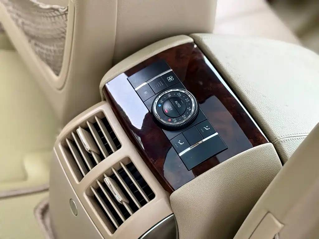 Mercedes-Benz R-Class 2011 — фото 16