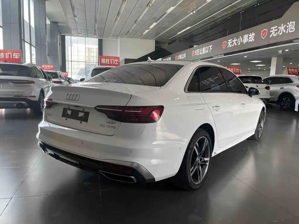 Audi A4L 2022 — фото 22