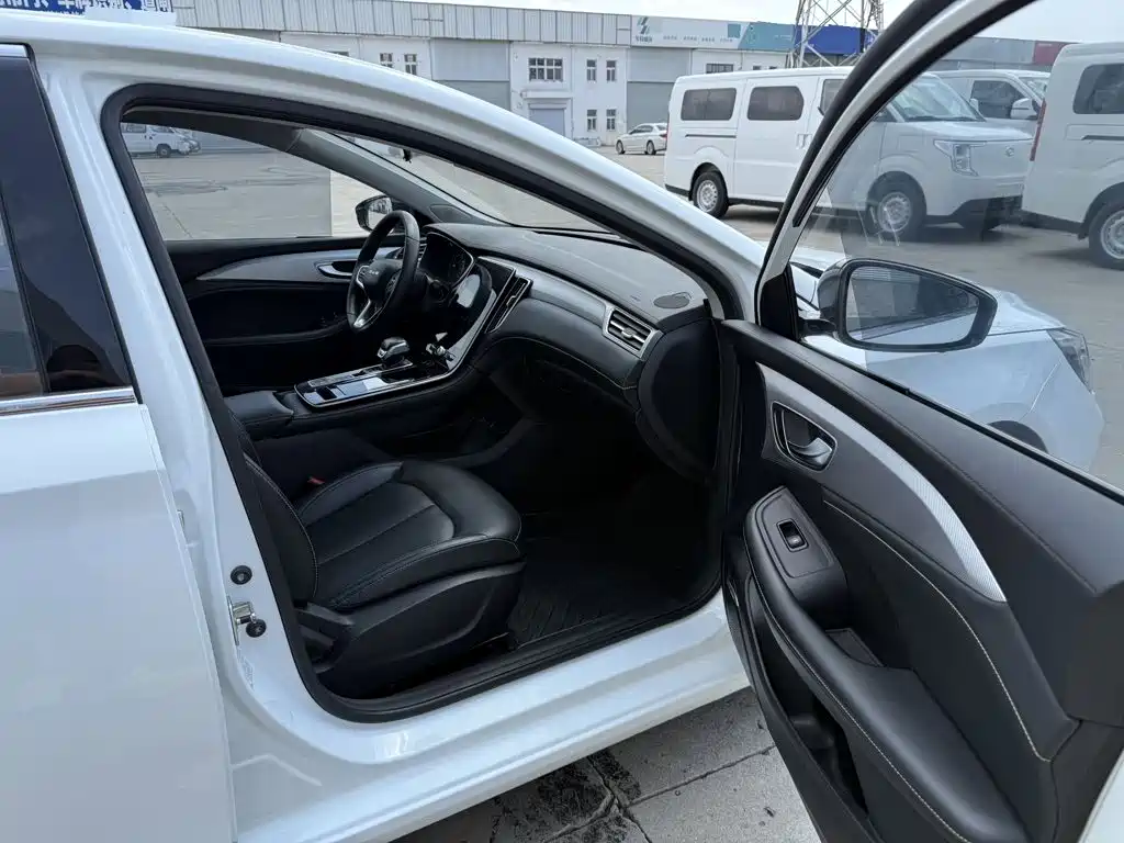 Roewe i6 MAX New Energy 2021 — фото 18