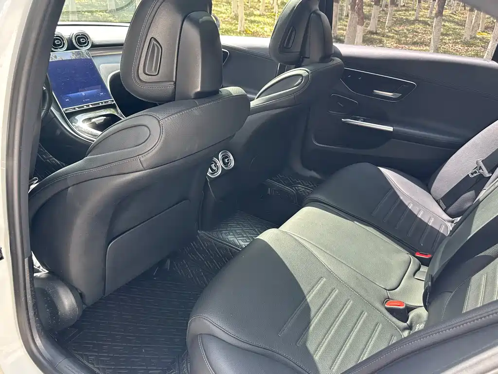 Mercedes-Benz C-Class 2023 — фото 13