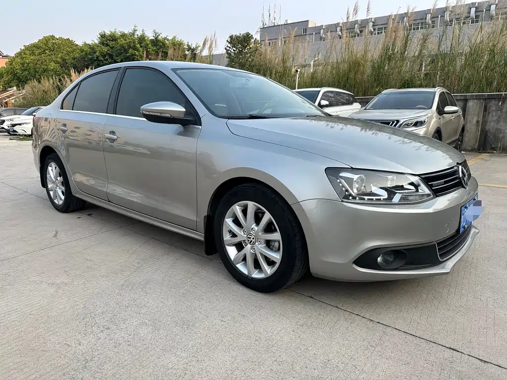 Volkswagen Sagitar 2012