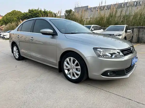 Volkswagen Sagitar 2012