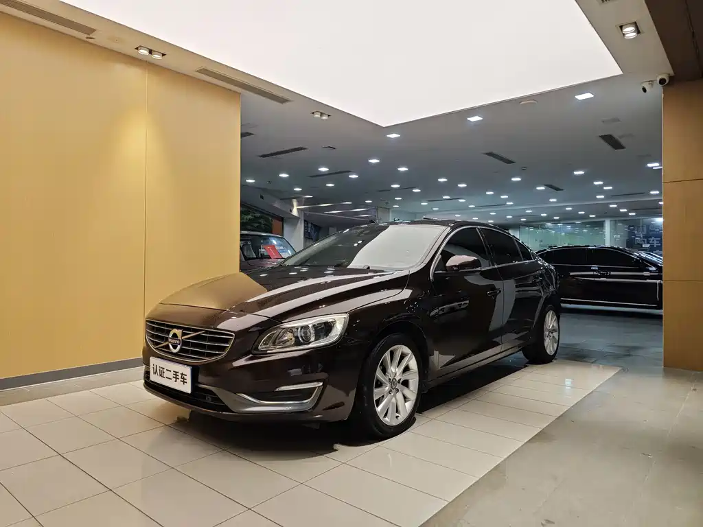 Volvo S60 2018 — фото 1