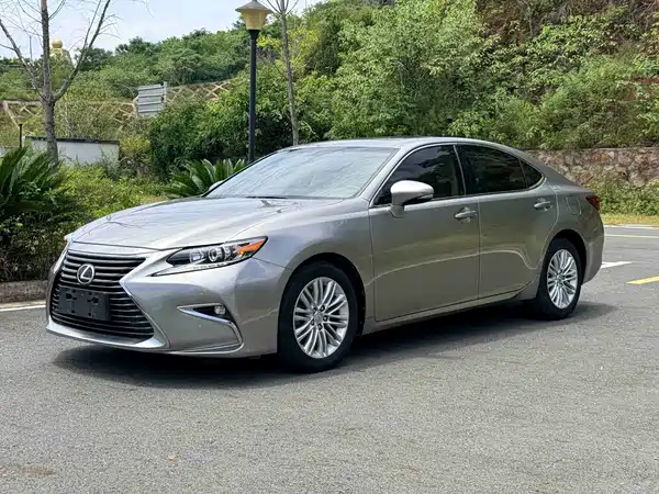 Lexus ES 2017