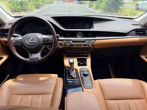 Lexus ES 2017