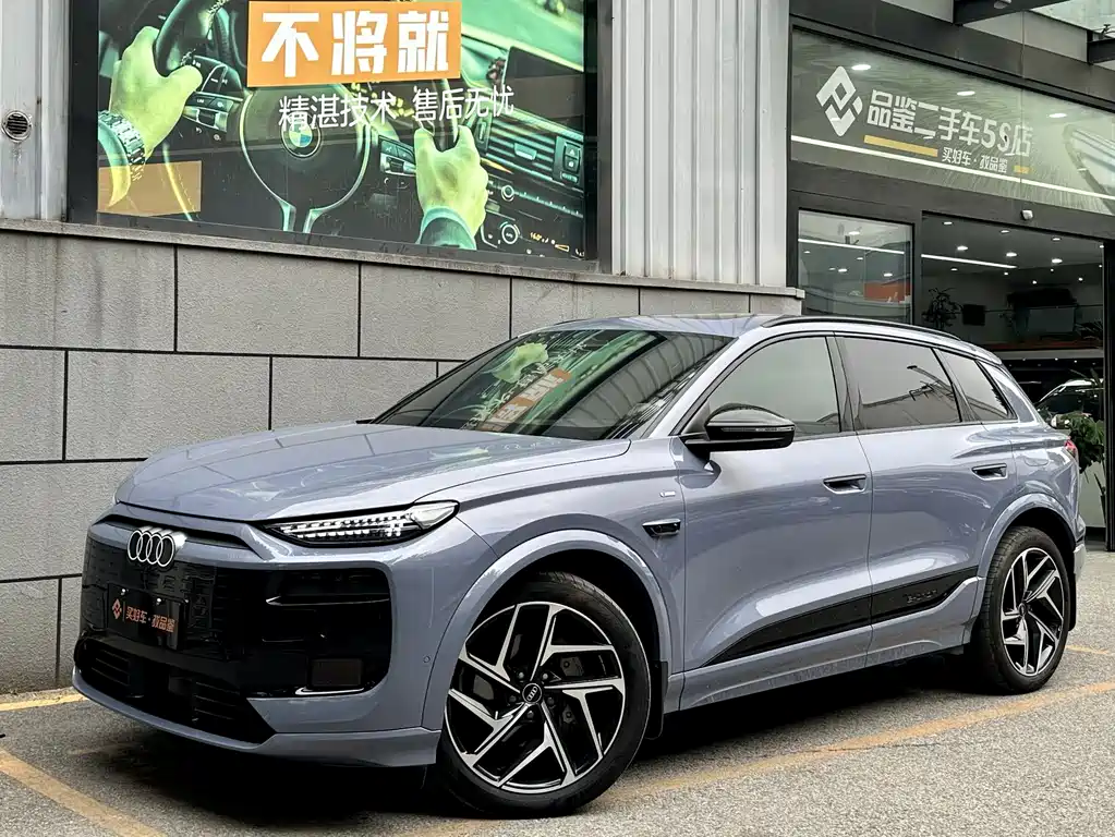 Audi Q6L e-tron 2025 — фото 1