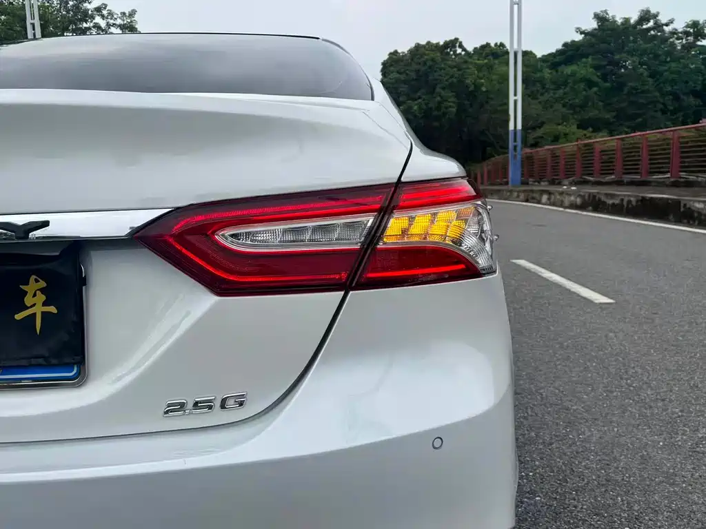 Toyota Camry 2020 — фото 18
