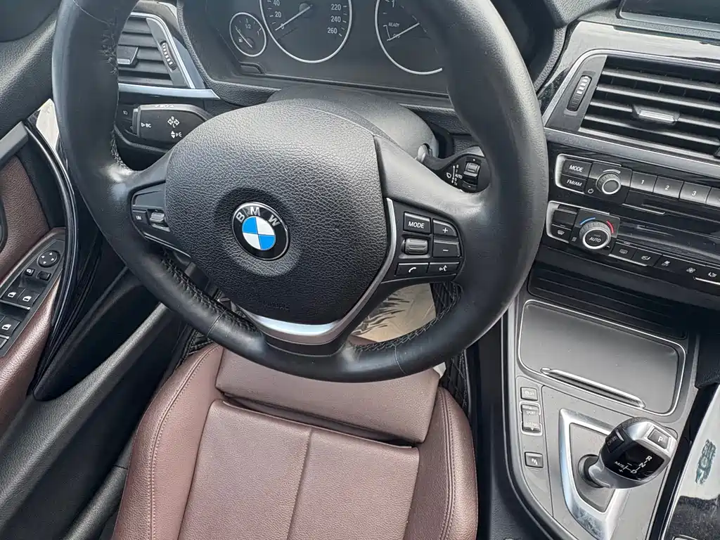 BMW 3 Series 2019 — фото 9