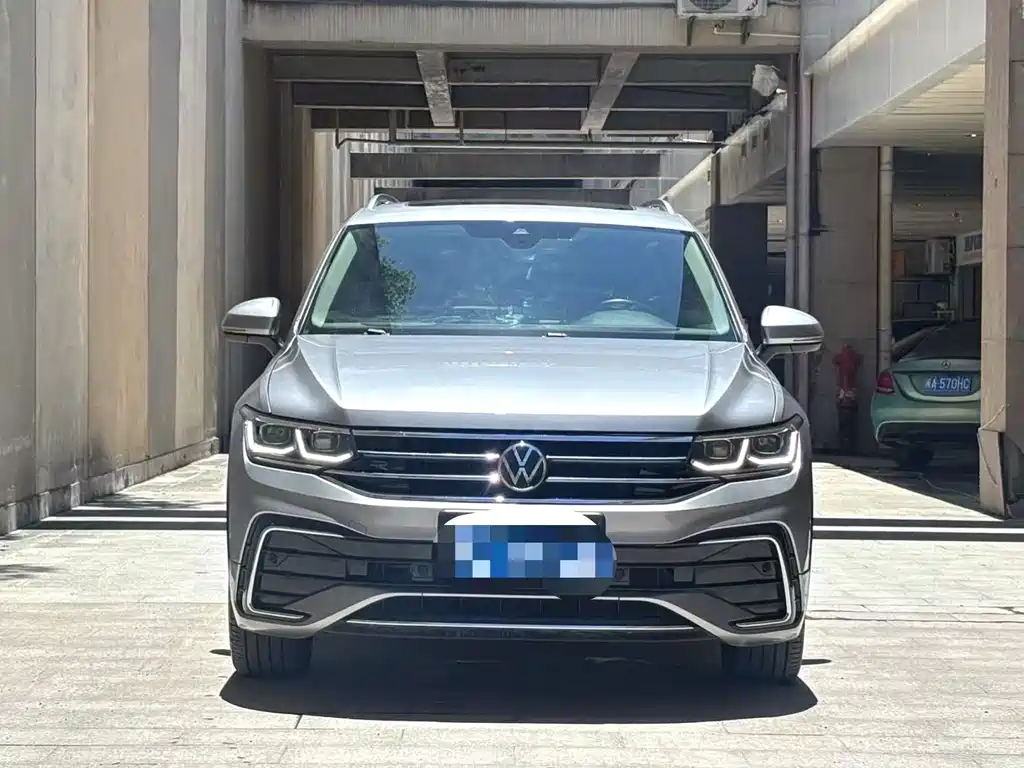Volkswagen Tiguan L 2021 — фото 1
