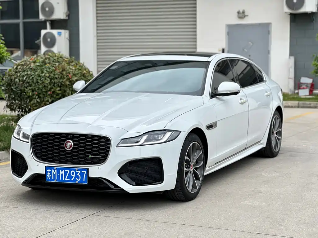 Jaguar XFL 2022 — фото 1