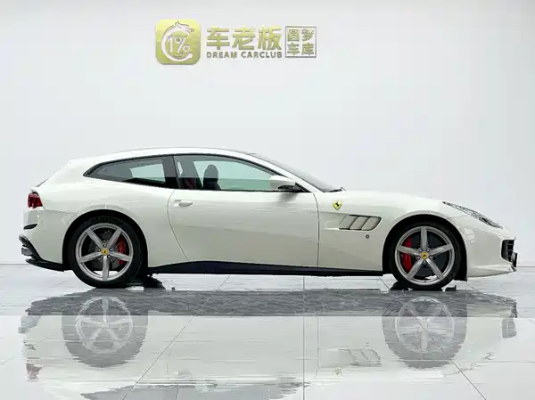 Ferrari GTC4Lusso 2019