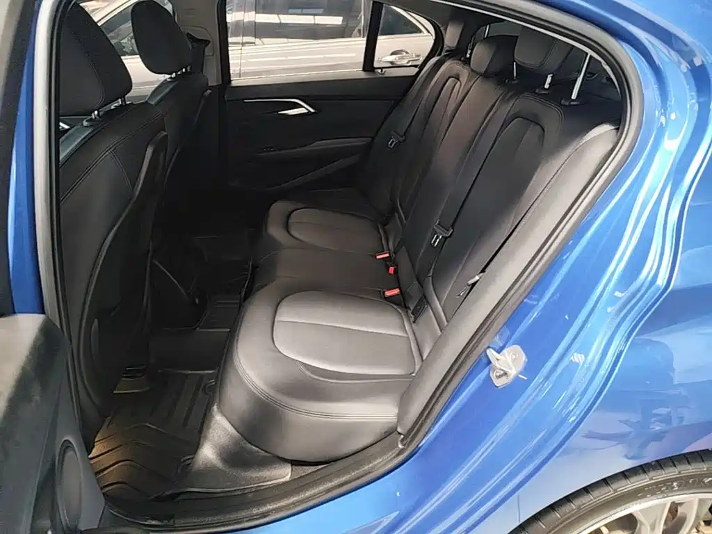 BMW 1 Series 2018 — фото 17