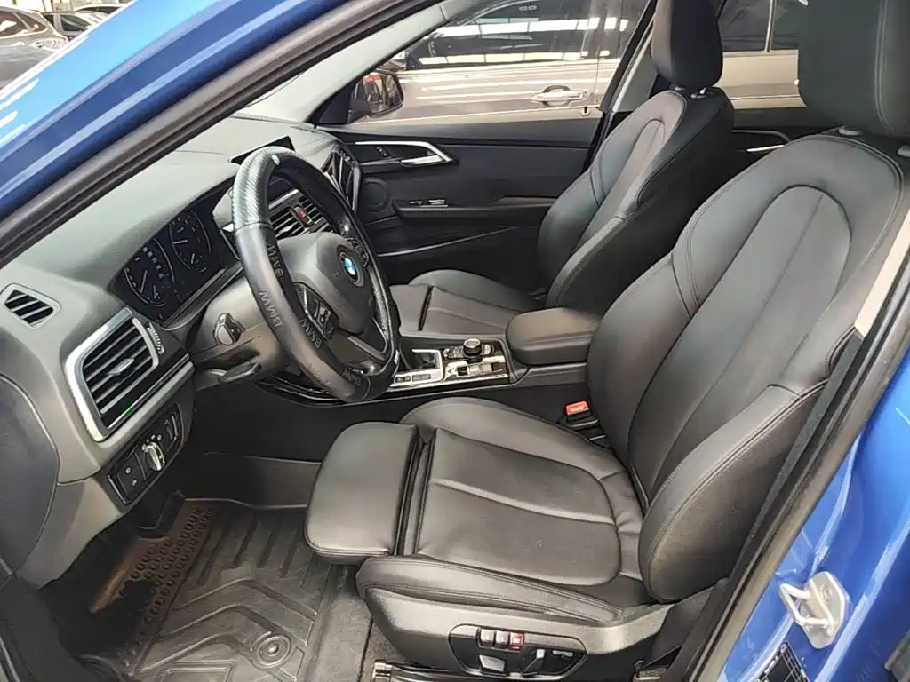 BMW 1 Series 2018 — фото 15